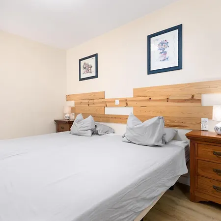 Home2book Coastal By The